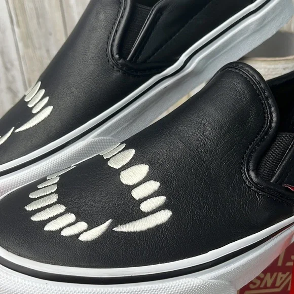 Vans classic slip on Fangs sneaker - Picture 2 of 5